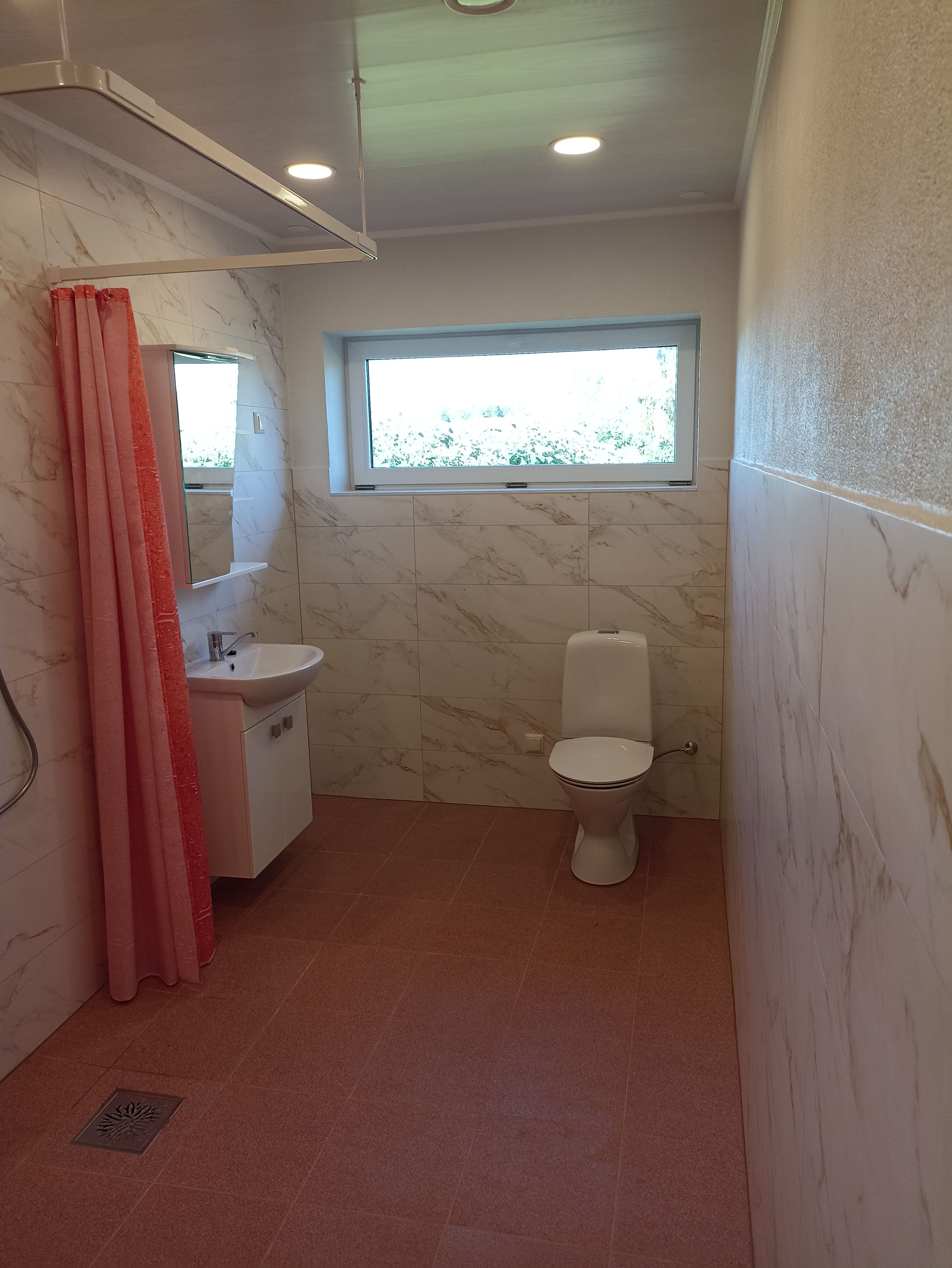 Põhja-Sakala vald, Viljandimaa, Kõos asuv talumaja